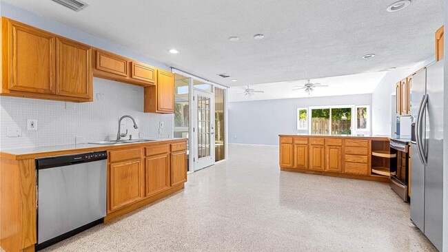 Building Photo - 6912 Alderwood Dr