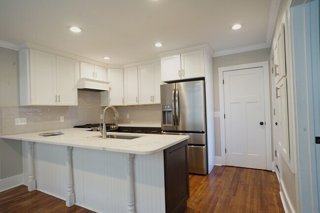 Building Photo - 714 Arlington Ave