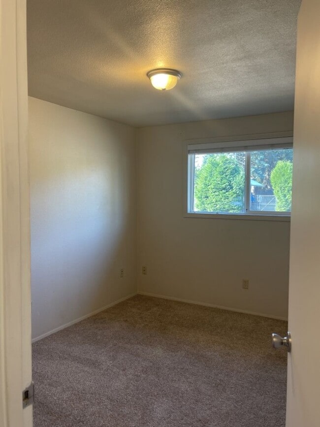 Building Photo - !!!COMING SOON!!! Three Bedroom Ranch in O...