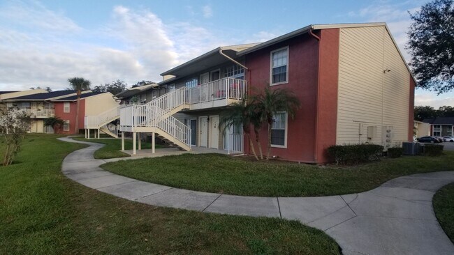 Building Photo - Ground Floor - Lake Front - Corner Unit - 1 Bedroom 1 Bath  for Lease