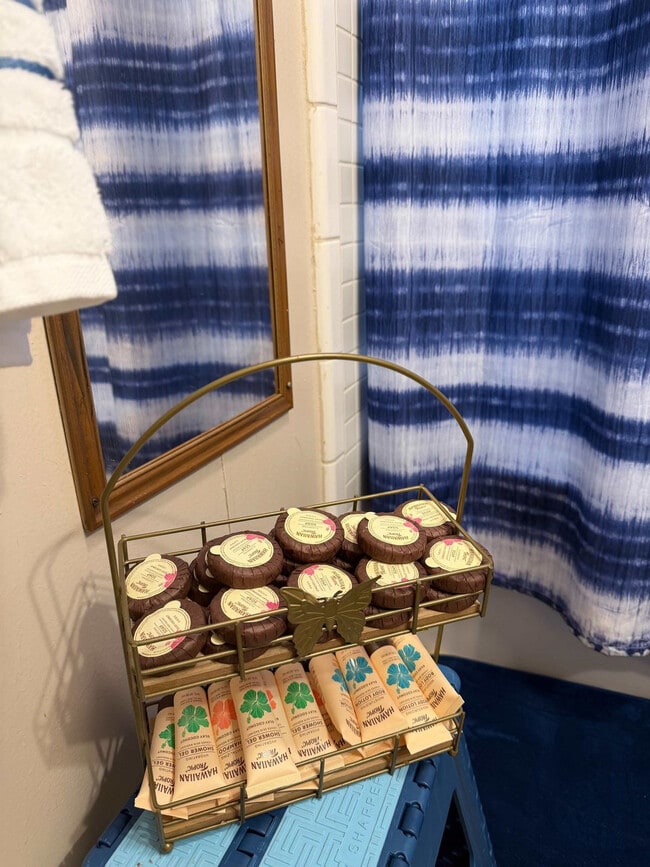 Building Photo - 160 Stafford Ave