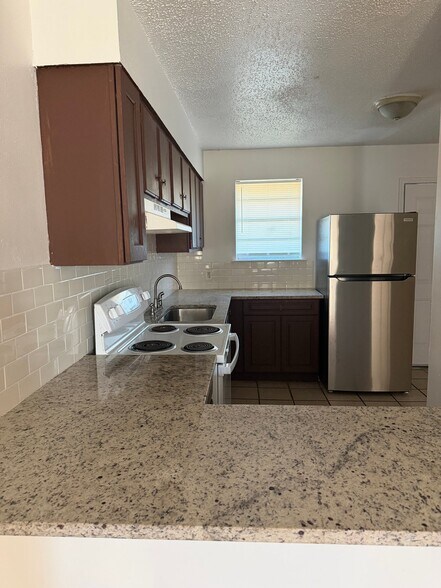 Building Photo - 4870 Alsace St