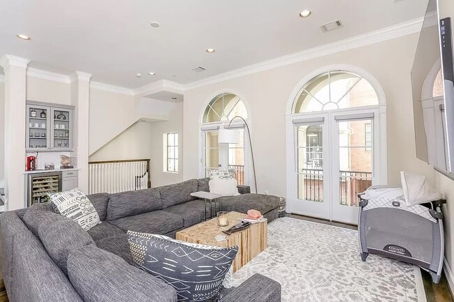 Building Photo - 5309 Blossom St