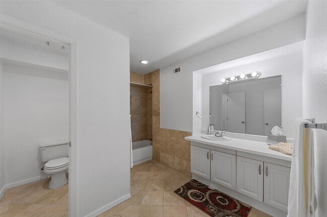 Building Photo - 6738 Eastridge Dr