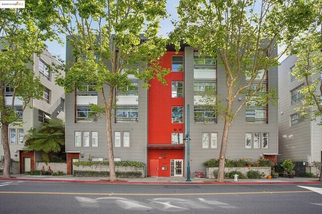 Primary Photo - 6466 Hollis St
