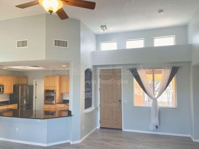 Building Photo - 8069 N Painted Feather Dr