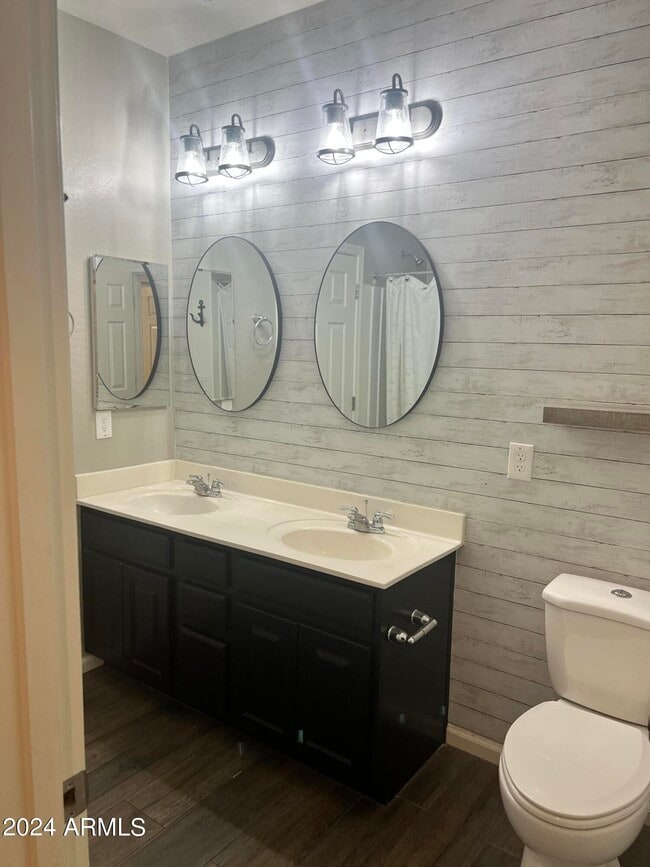 Building Photo - 3224 E Dogwood Pl