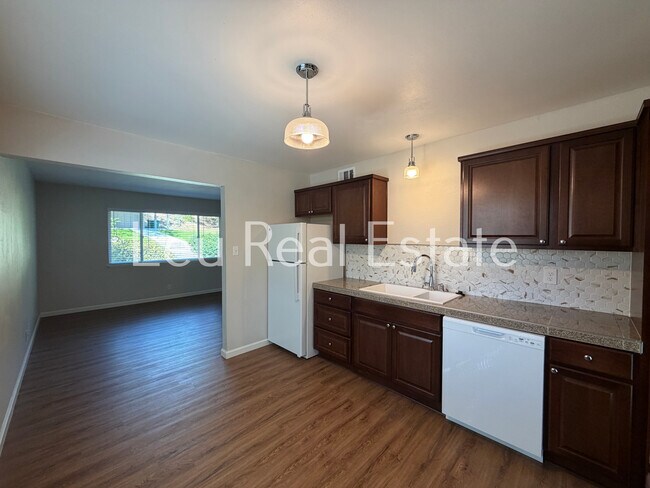 Building Photo - 1028 Bridgeview Dr