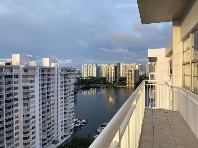 Building Photo - 18031 Biscayne Blvd