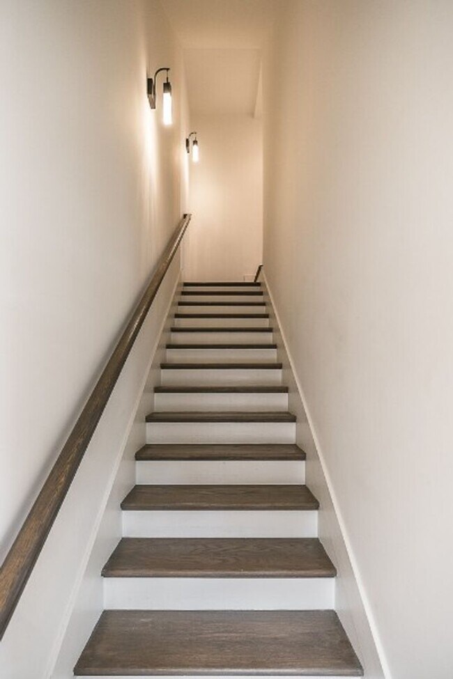 Building Photo - 3BR Germantown Townhome in the Heart of Nashville