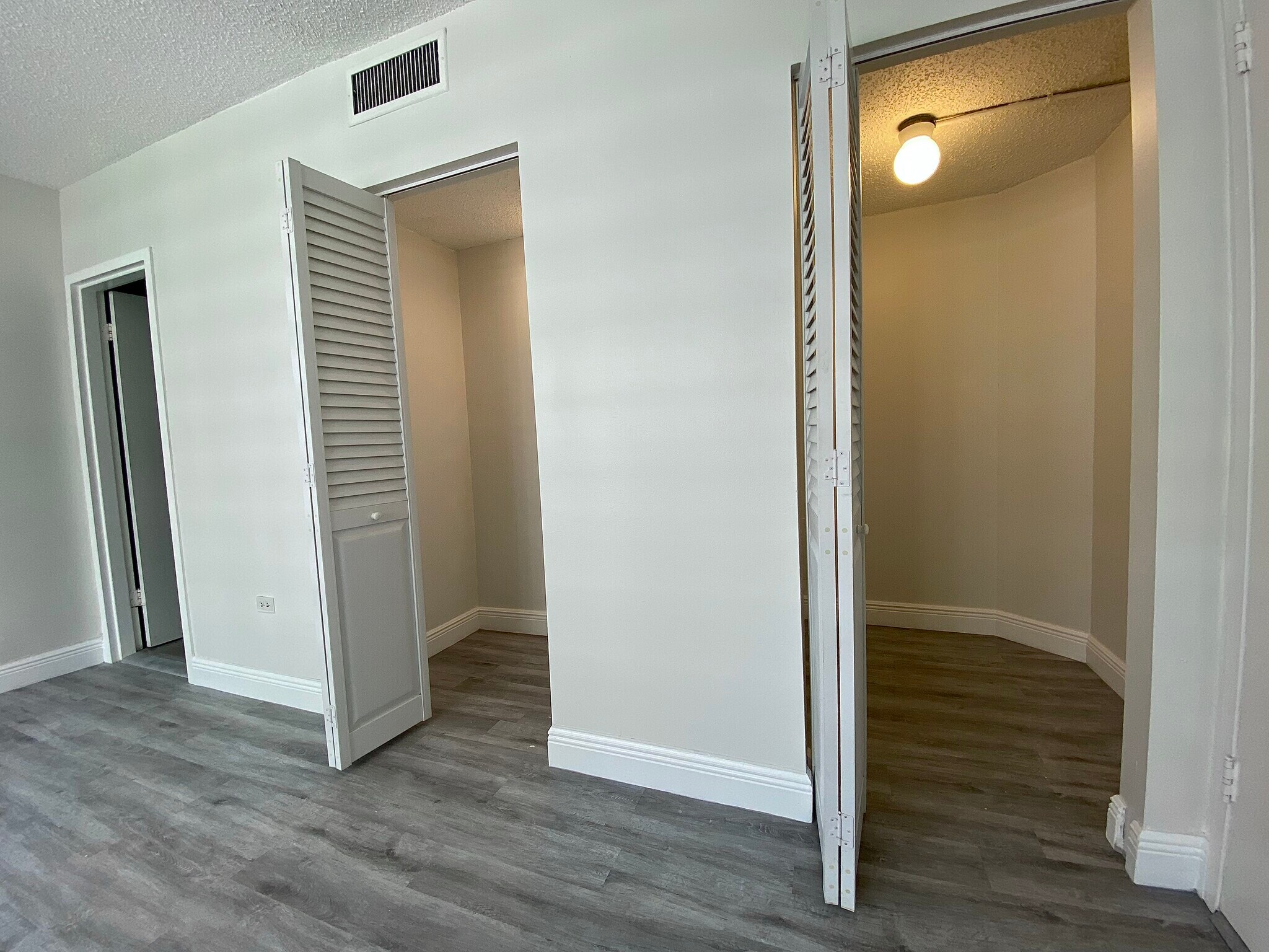 Building Photo - 999 Brickell Bay Dr