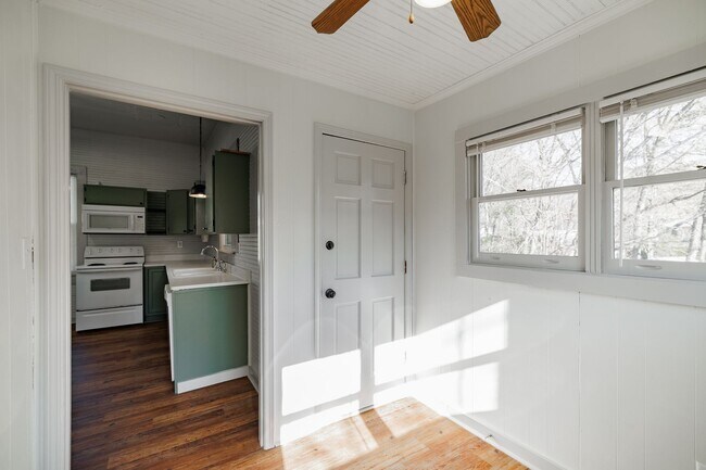 Building Photo - Charming Historic Cottage Just Blocks from Downtown Athens and UGA