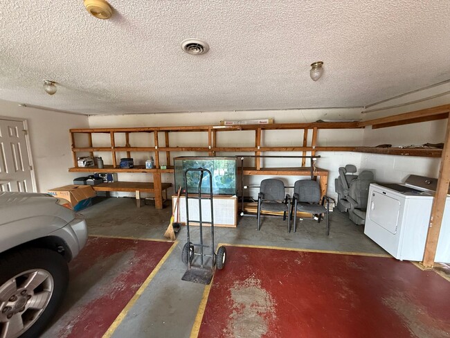 Building Photo - Spacious 4-Bedroom, 3-Bath Home in a Desir...