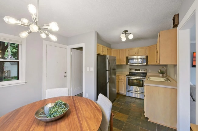 Building Photo - 4250 20th Ave S