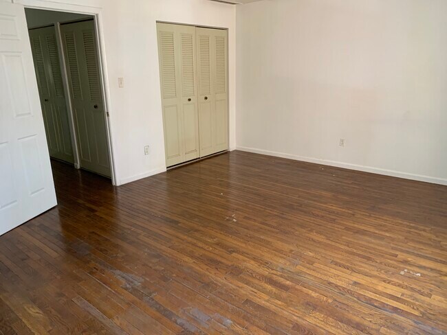 Building Photo - 944 New Market St