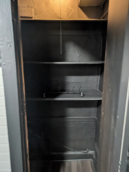 Building Photo - 1221 S Avers Ave