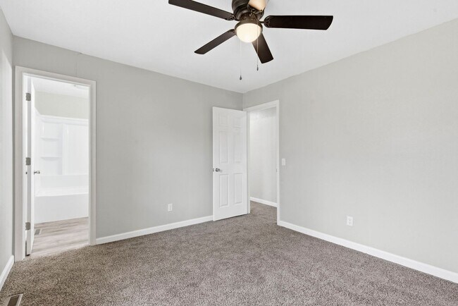 Building Photo - Newly Remodeled | 4 Bedroom | 3 Bathroom | 2 Ensuite's | Nixa, MO School District!