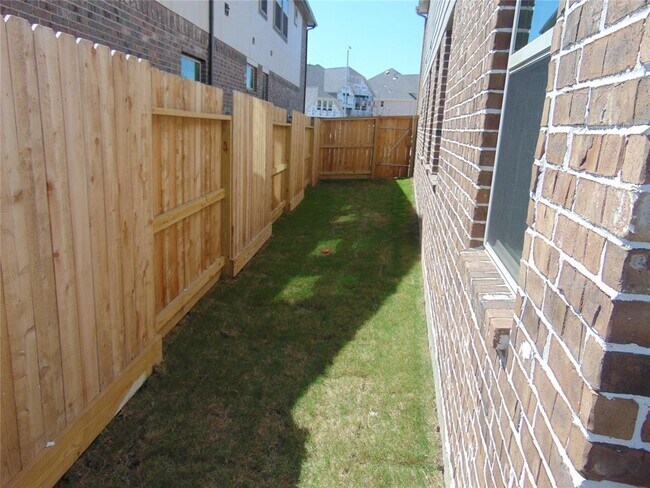 Building Photo - 24782 Levante Dr