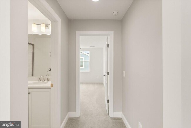 Building Photo - 121 Cowbird St