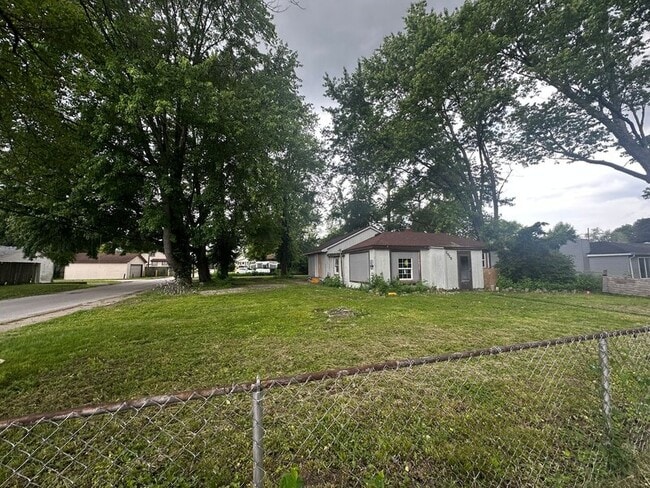 Building Photo - 2829 S 9th 1/2 St
