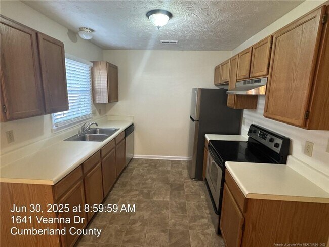 Building Photo - 1641 Veanna Dr