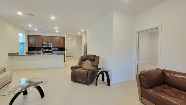 Building Photo - 7152 W Vineridge Dr