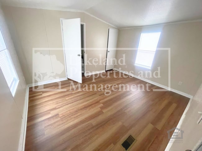 Building Photo - 340 S Hankin Rd