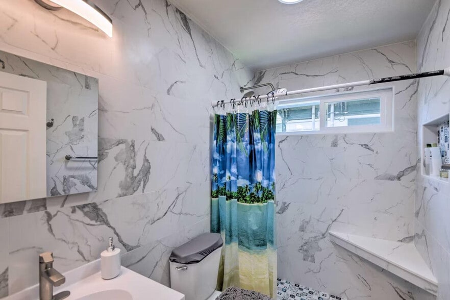 Building Photo - 434 Larkin St