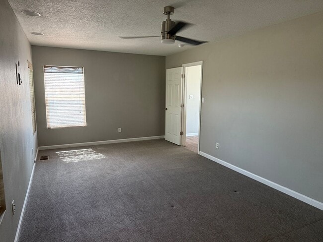 Building Photo - Great Location Near Altura Park