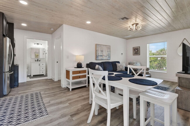 Building Photo - 608 SE 5th St