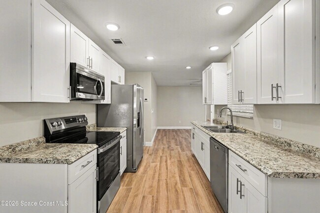 Building Photo - 320 Algiers Ave SE