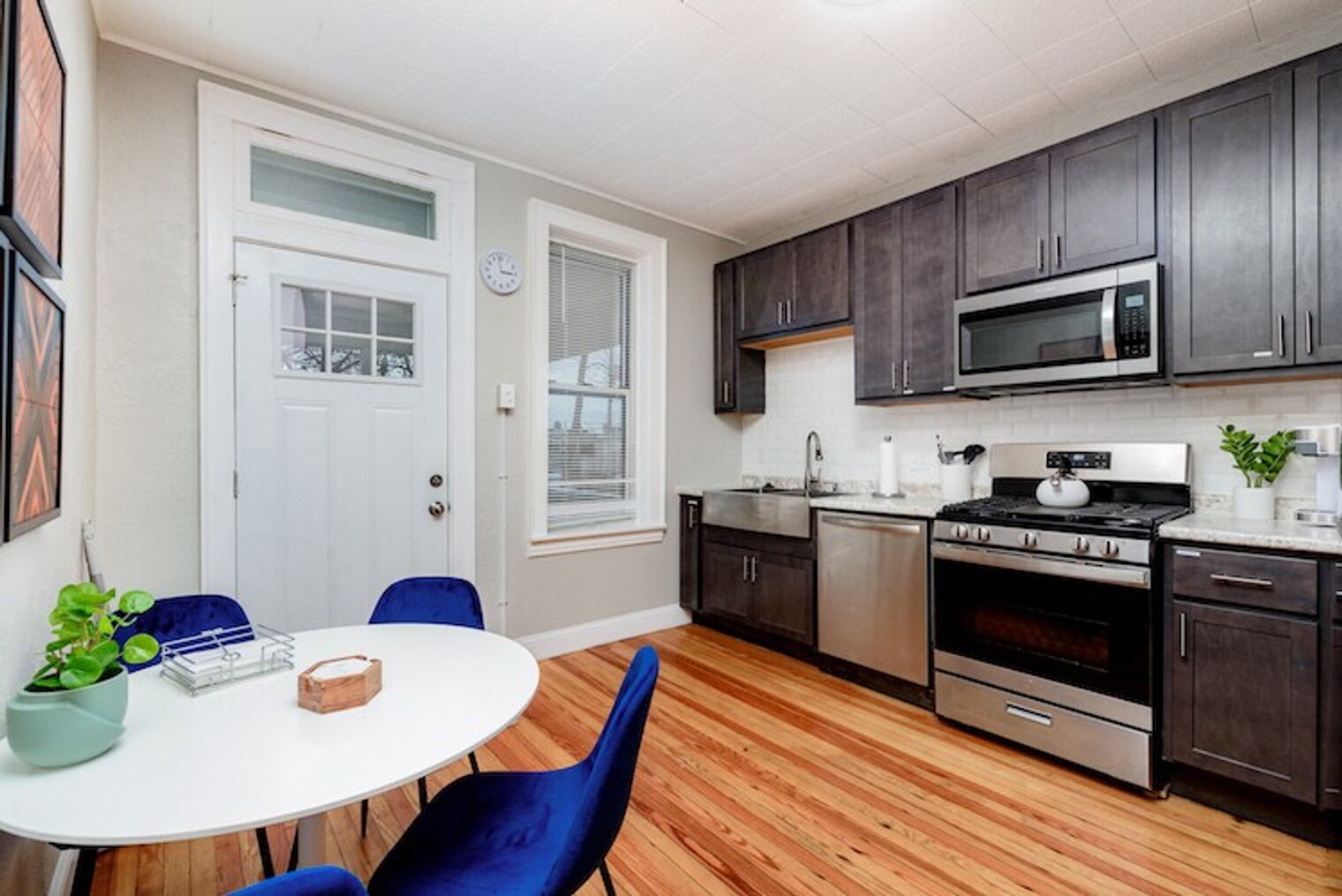Building Photo - 3960 Tholozan Ave