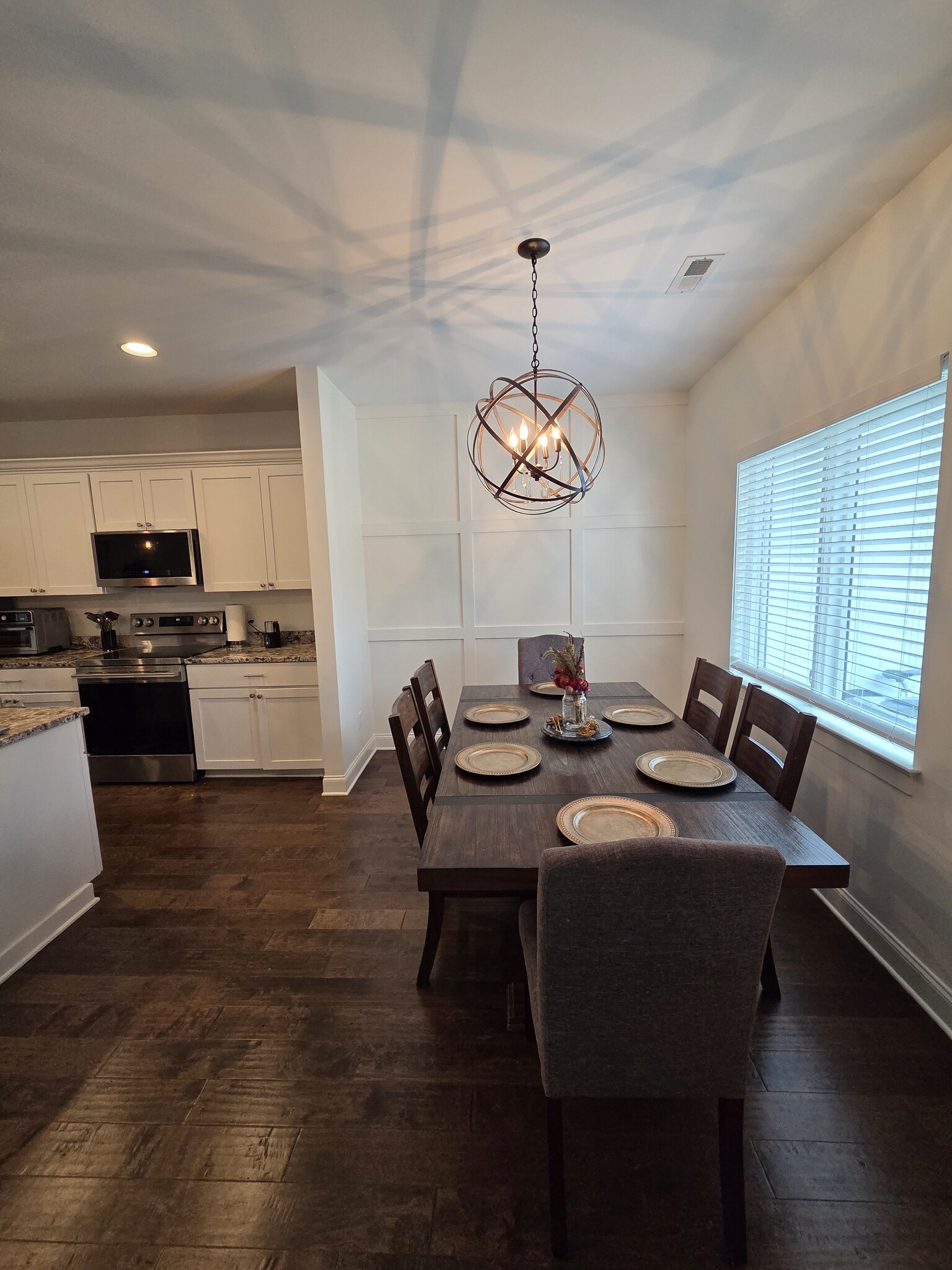 Building Photo - 3125 Saint Elmo Ave