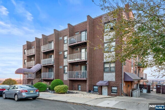 Primary Photo - 201 12th St