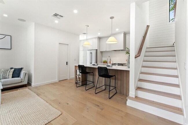 Building Photo - 4429 Gillis St