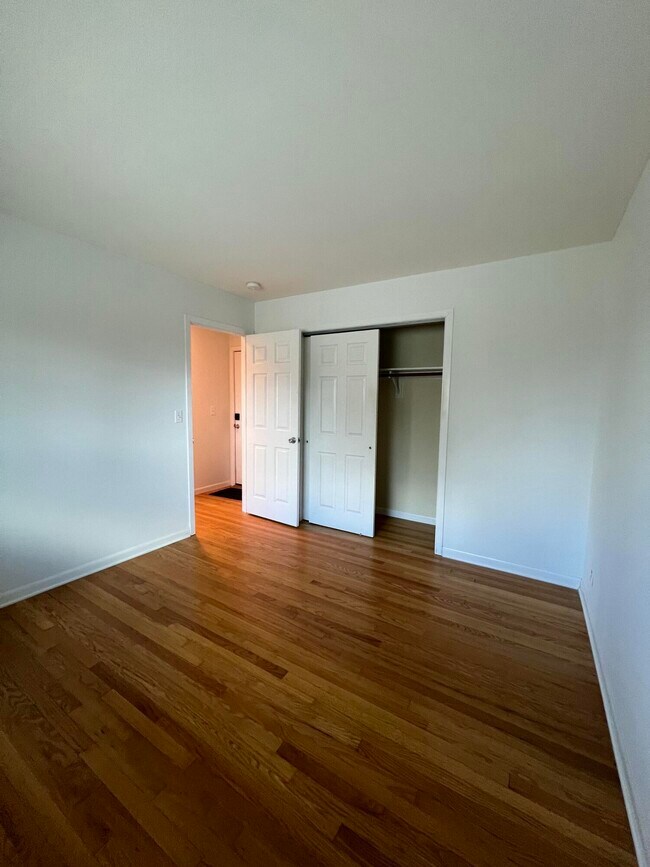 Building Photo - 1335 W Main St