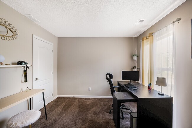 Building Photo - 2924 Tuckland Dr