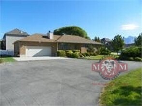 Building Photo - 5 BD 3 BA 2900 sq ft HOME IN DRAPER.