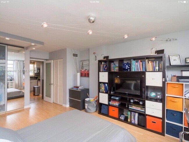 Building Photo - 947 Lenox Ave.