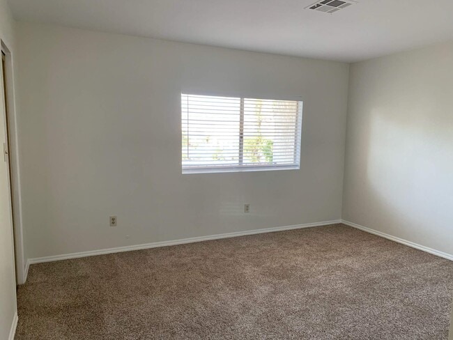 Building Photo - 40225 Harris Ln