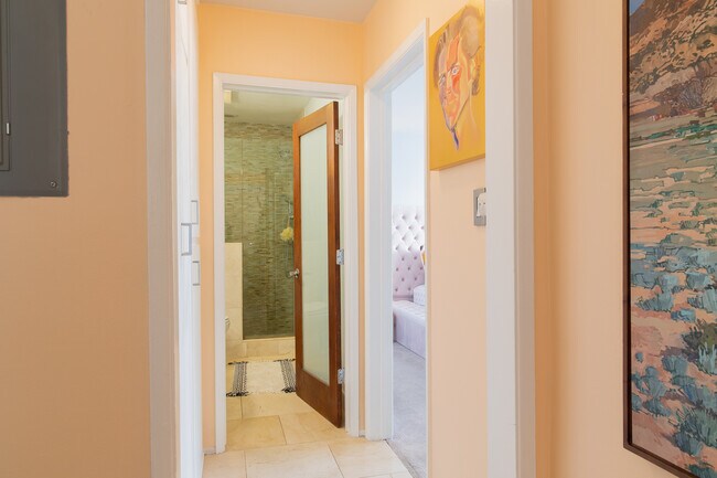 Building Photo - 960 Larrabee St