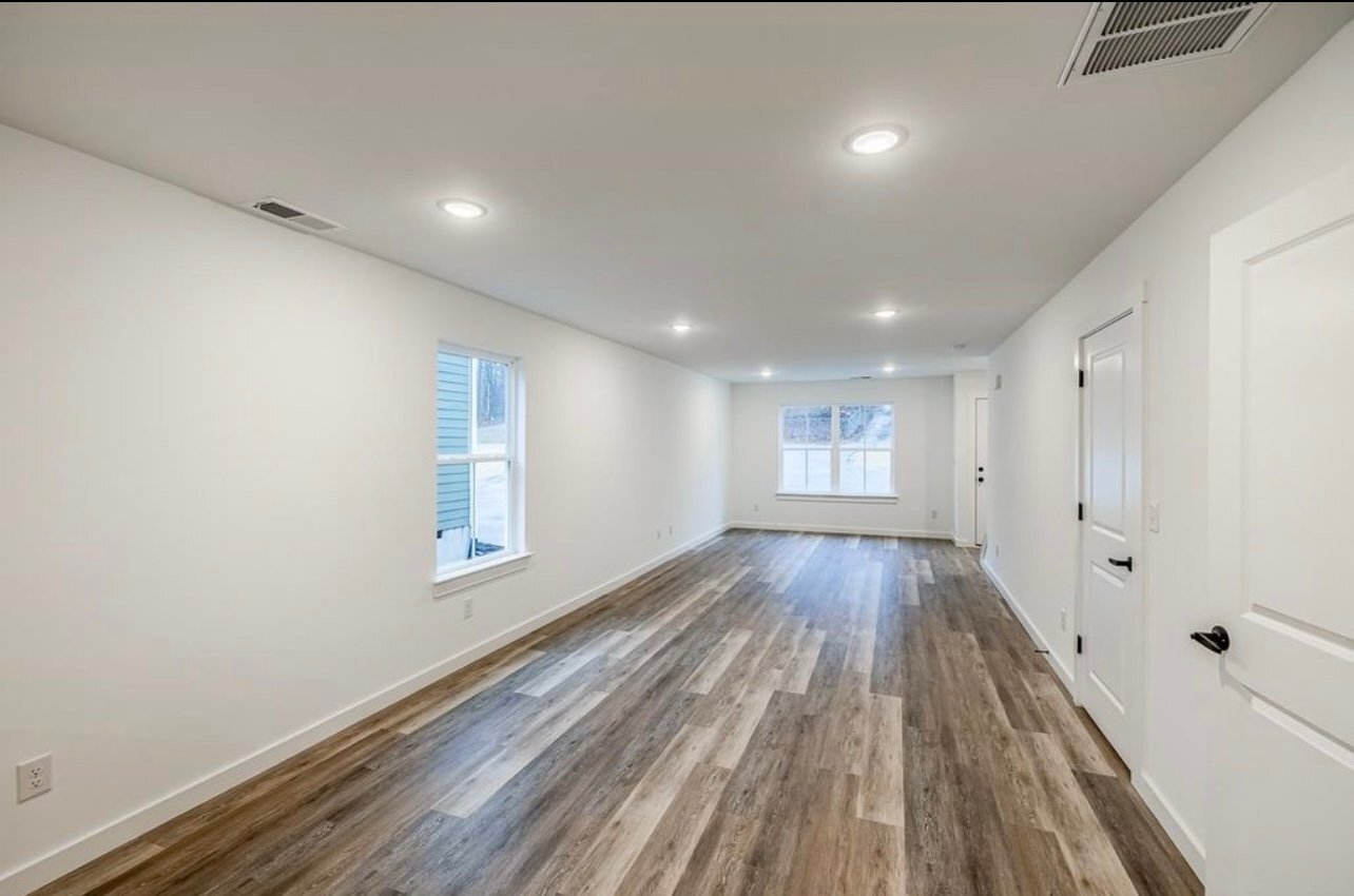 Building Photo - 267 Vanderbilt Rd