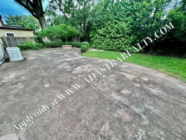 Building Photo - Beautiful 4 Bed 3.5 Bath Home in Fairway-Available NOW!!