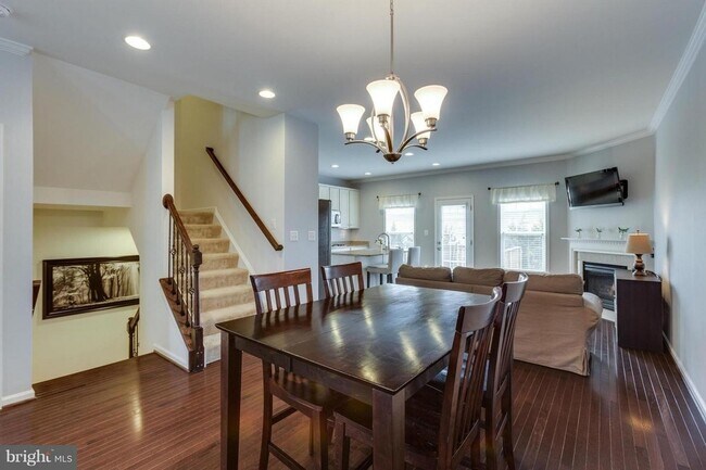 Building Photo - Charming 3BR Townhome in Aldie