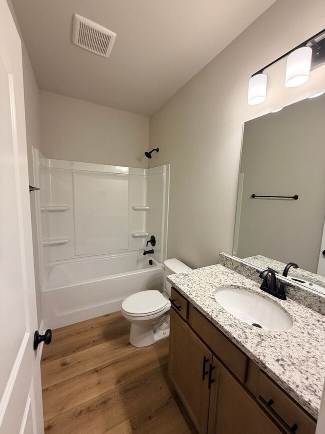 Building Photo - 820 Venecia Dr