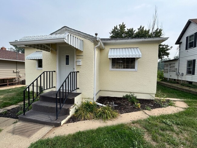 Building Photo - Charming 3 bedroom House