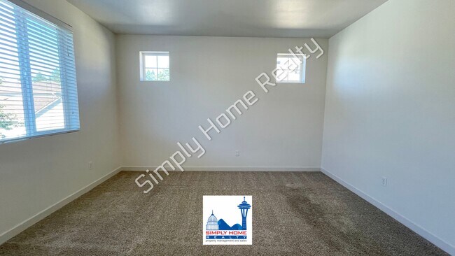 Building Photo - Welcome to Your 4-Bedroom Dream Home!??