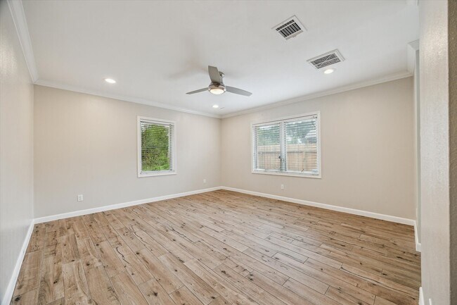 Building Photo - 5118 Indigo St