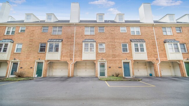 Building Photo - UPDATED 2BR/2.5 BA Condo with Garage in th...