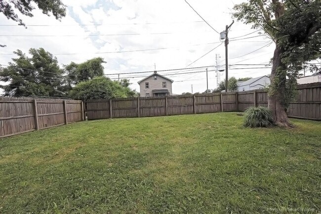 Building Photo - 1511 Whitener St